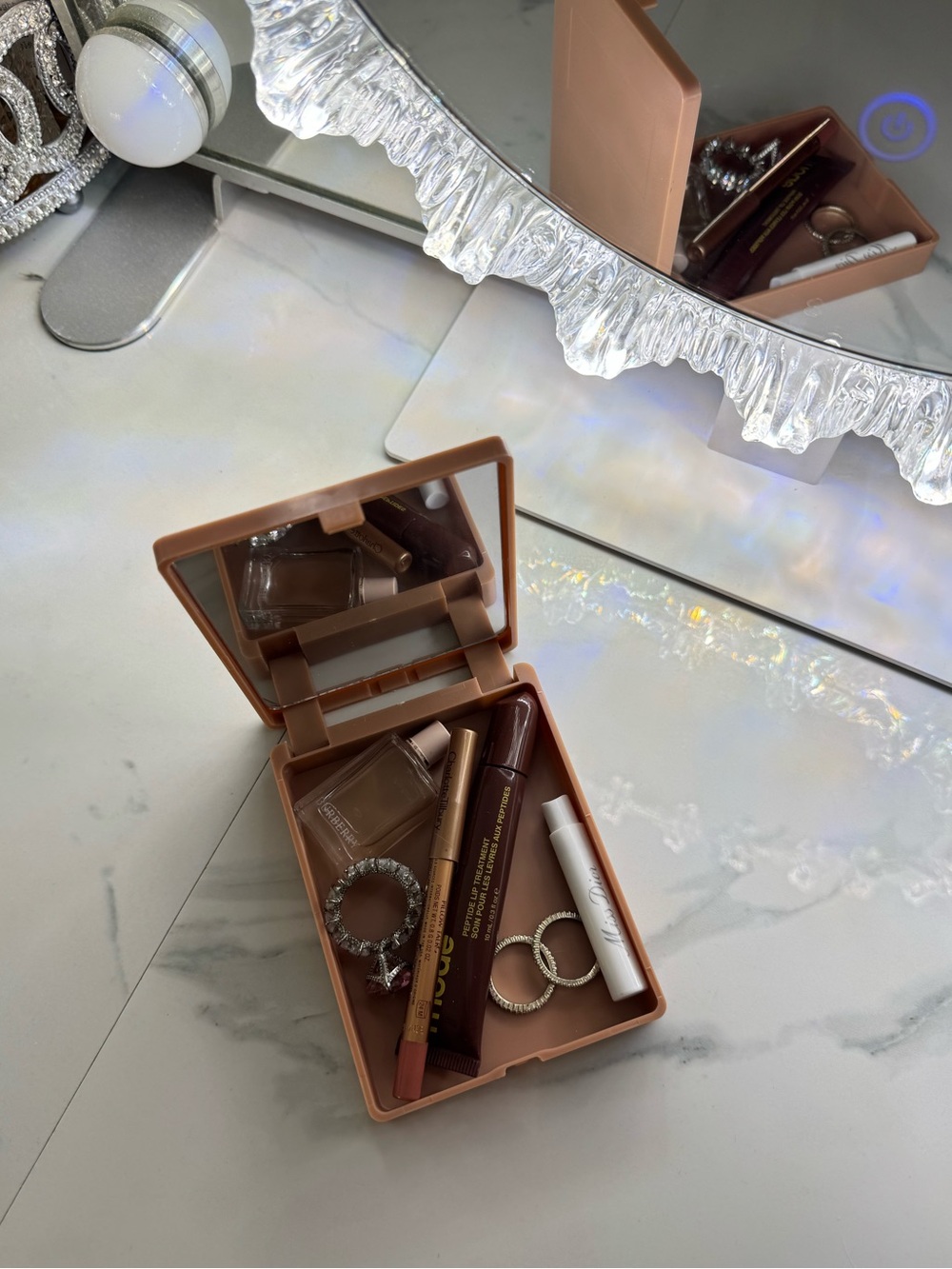 Mini mirror case for traveling